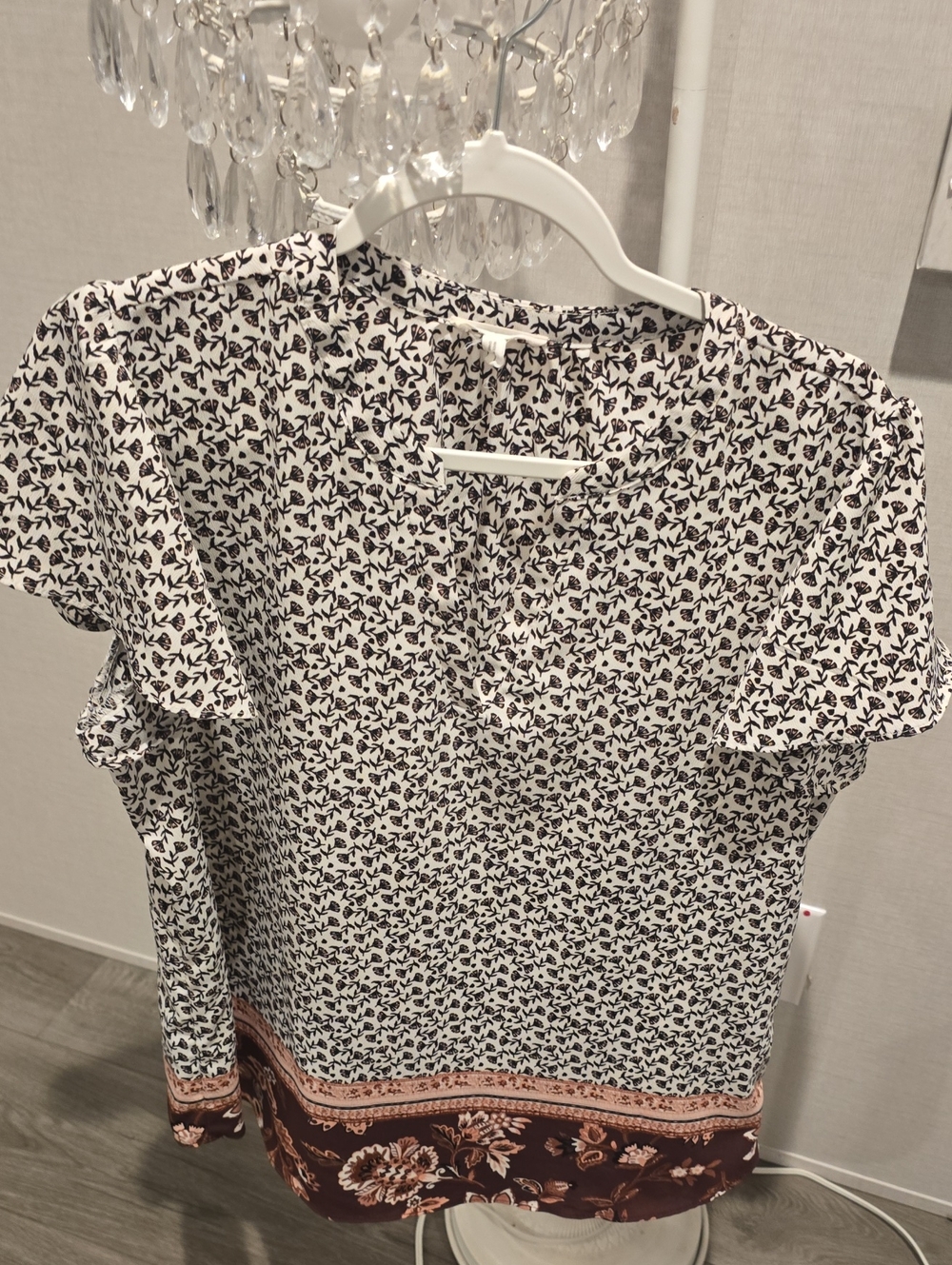 Maurices Black & White Floral Print Short Sleeve Top with Brown Border
